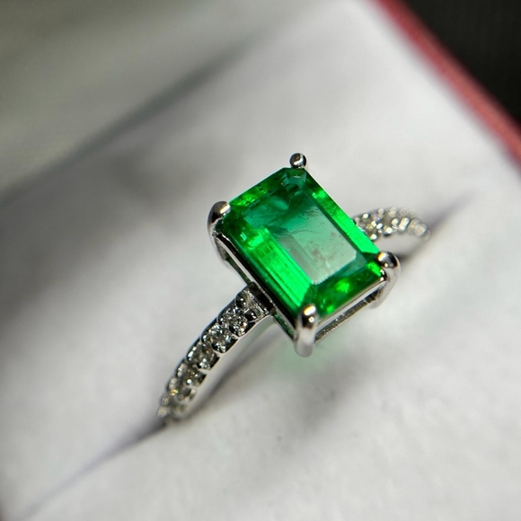 COLOMBIAN EMERALD AND DIAMOND RING 14K WHITE GOLD - Picture 2 of 6